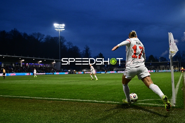 Eckstoß von Klara Bühl (17; FC Bayern München)