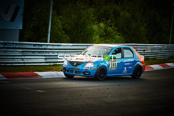 Fahrzeug auf der Rennstrecke