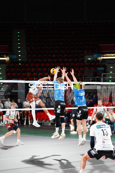 Spielszene mit Stefan Kaibald (10; BigBank Tartu) und Tobias Louis Laffranque (8; BigBank Tartu)