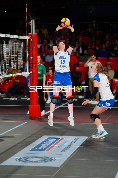 Spielszene mit Meghan Barthel (12; ESA Grimma Volleys)