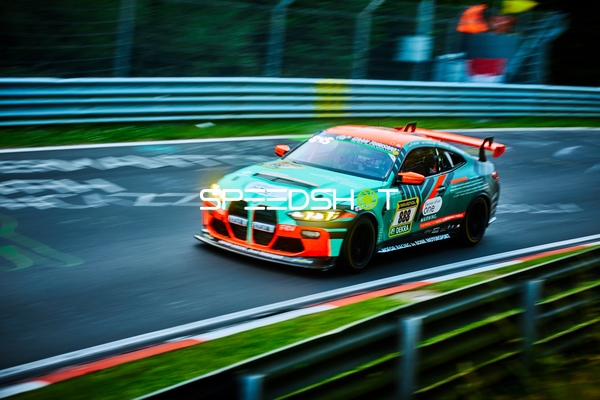 Rennfahrzeug auf der Rennstrecke