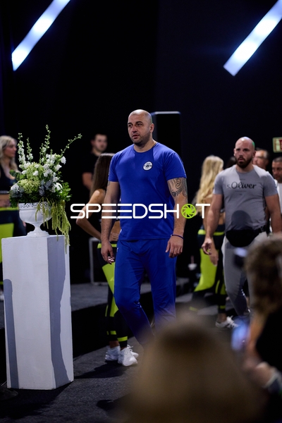 Ringside-Zone Face-Off