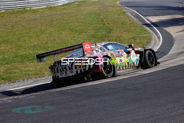 Rennfahrzeug auf der Rennstrecke