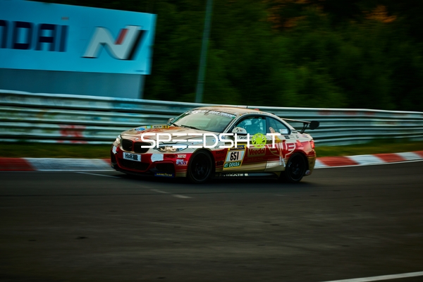 Rennfahrzeug auf der Rennstrecke