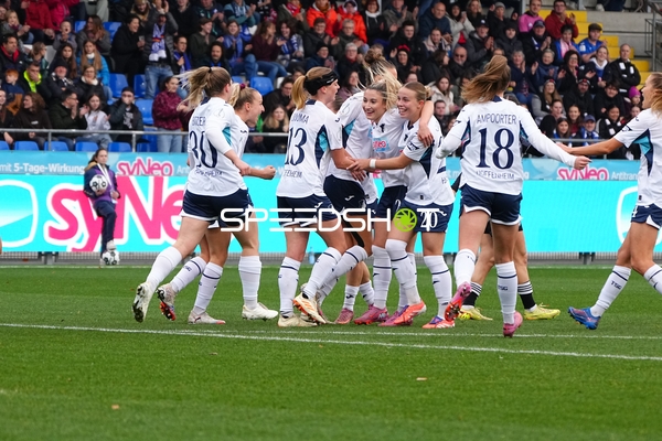 Spielerinnen feiern Jubel