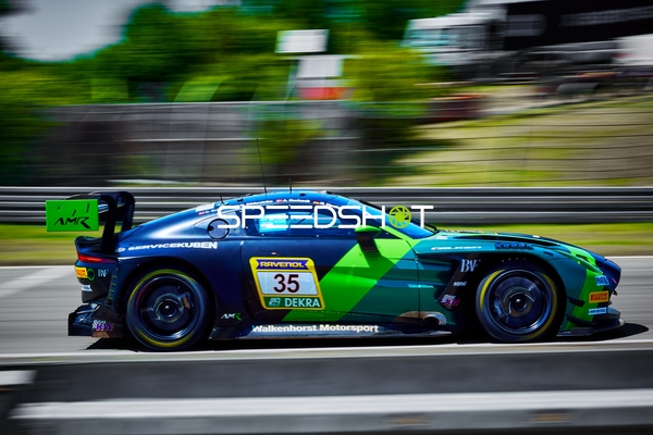 Walkenhorst Motorsport Aston Martin auf der Rennstrecke