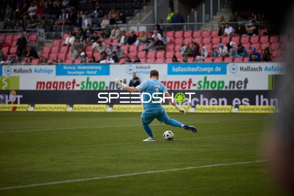 Abschlag Nikolai Rehnen (1;SV Sandhausen)