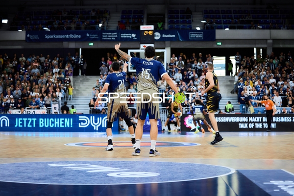 Spielszene mit Marcel Keßen (15; MLP Academics Heidelberg) und Mateo Seric (21; MLP Academics Heidelberg)