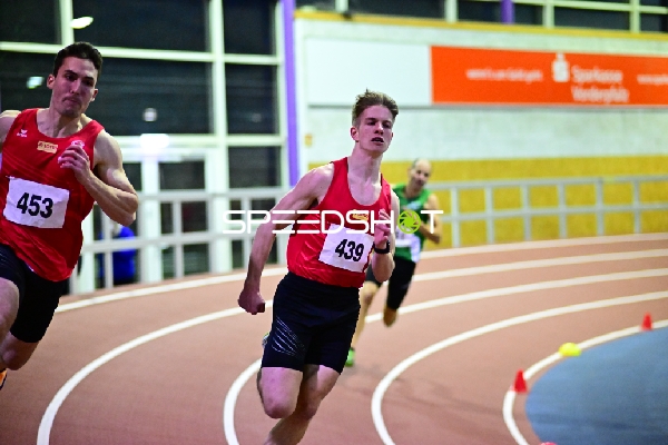 Läufer auf der Indoor-Bahn