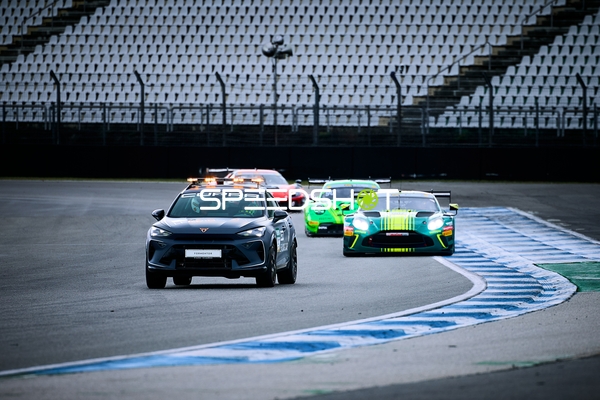 Führung auf der Rennstrecke