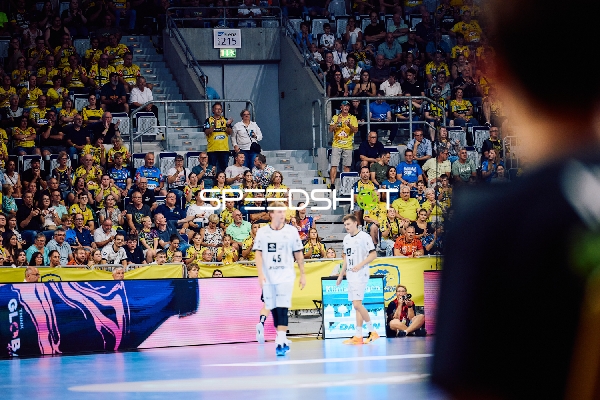 Spielerwechsel auf dem Spielfeld