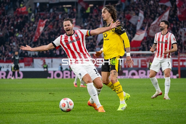 Zweikampf um den Ball