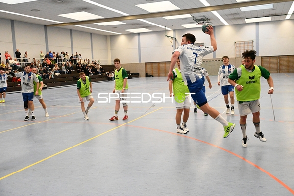 Spieler von Edingen in Aktion beim Torwurf