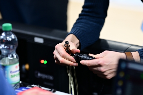 Kabelverbindung wird hergestellt