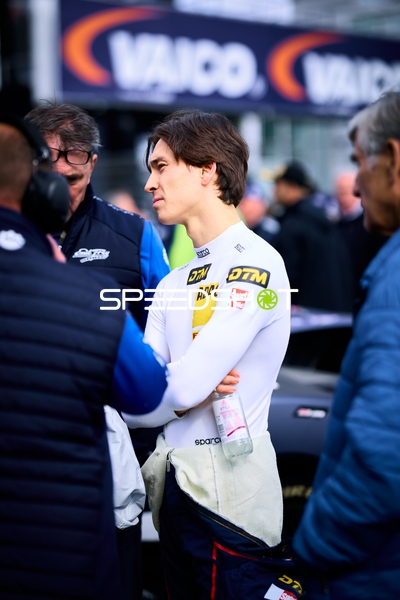 DTM 2025 (14): Jack Aitken im Fahrerlager