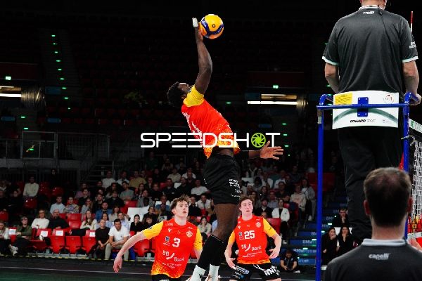 Spielszene mit Corey Mayotte (25; BADEN VOLLEYS SSC Karlsruhe) und Denir Hadzic (3; BADEN VOLLEYS SSC Karlsruhe)