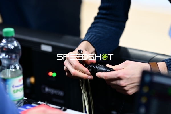 Kabelverbindung wird hergestellt