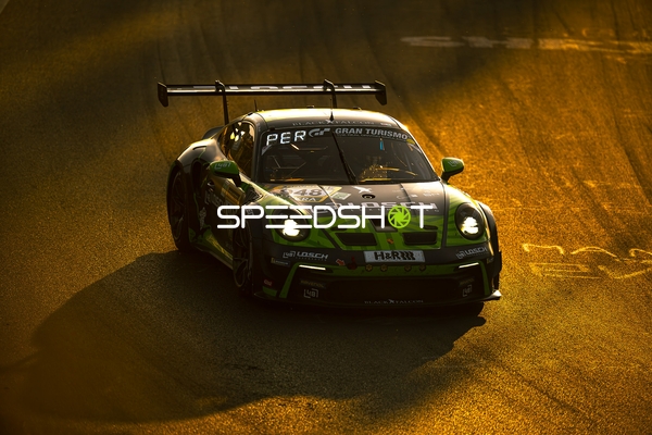 Rennfahrzeug auf der Rennstrecke