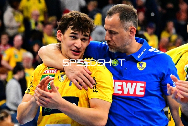 Maik Machulla (999; Rhein Neckar Löwen) und Gino Steenaerts (14; Rhein Neckar Löwen) in Interaktion