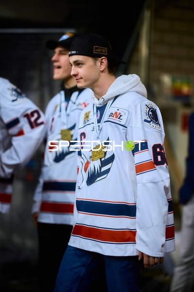 Jungadler feiern Meisterschaft