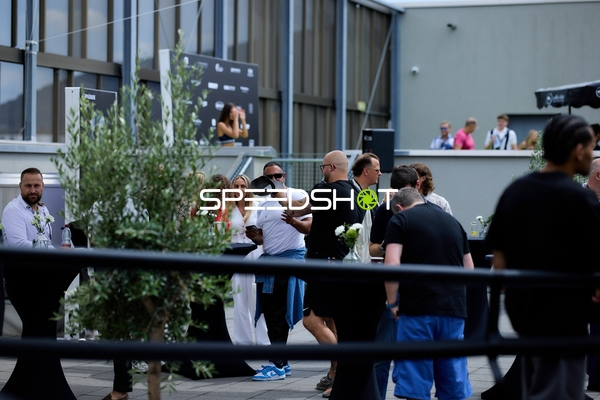 Ringside-Zone Face-Off