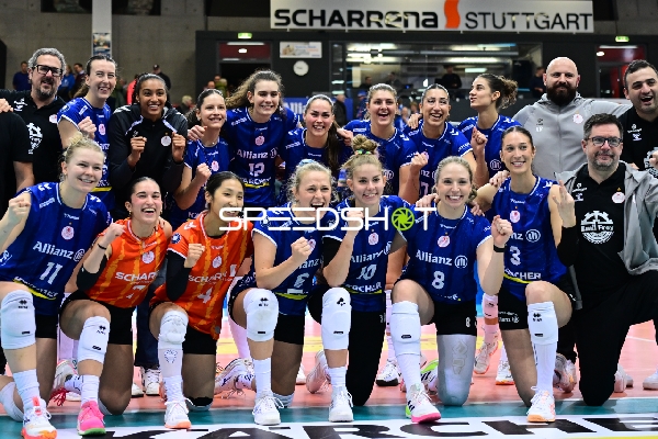 Jubel bei Pia Kästner (10; Allianz MTV Stuttgart) im Teamfoto