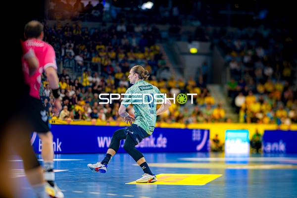 Wurf von Juri Knorr (10; Rhein Neckar Löwen)