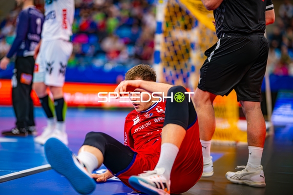 Spieler am Boden Maximilian Hejny (64;SG BBM Bietigheim)