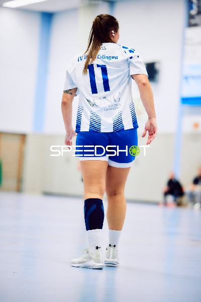 Ein Spieler von TV Edingen bewegt sich über das Spielfeld.