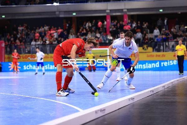 Martin SEEMANN (22; Tschechien) im Zweikampf