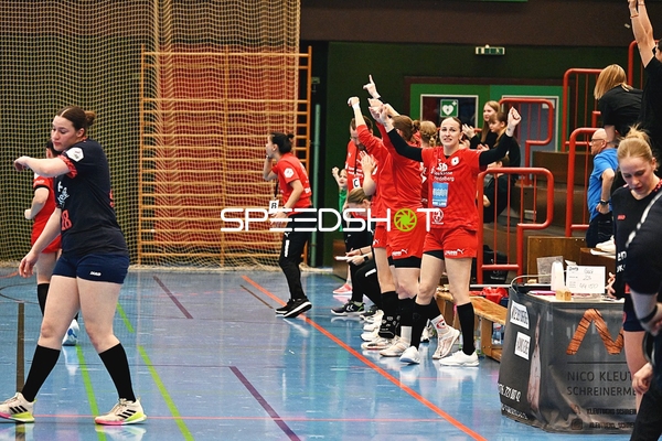 Jubel auf der Bank der Kurpfalz Bären