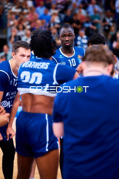 Timeout mit Bakary Dibba (10;MLP Academics Heidelberg), Michael Weathers (20;MLP Academics Heidelberg), Ryan Mikesell (33;MLP Academics Heidelberg)