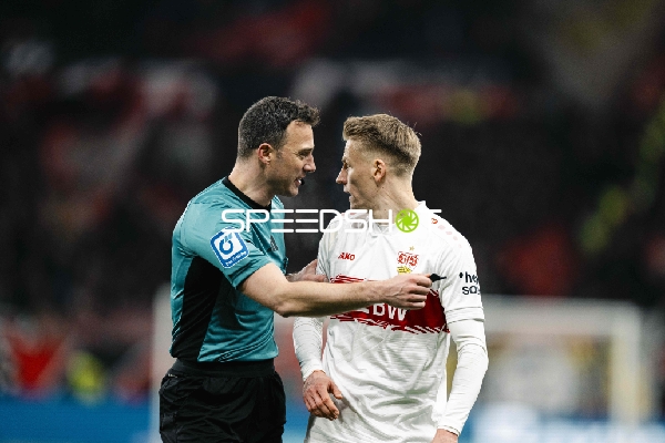 Schiedsrichter im Gespräch