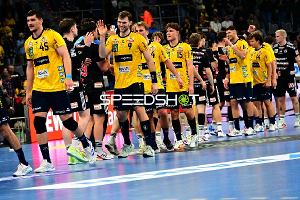 Szene mit Halil Jaganjac (45; Rhein Neckar Löwen) und Teamkollegen