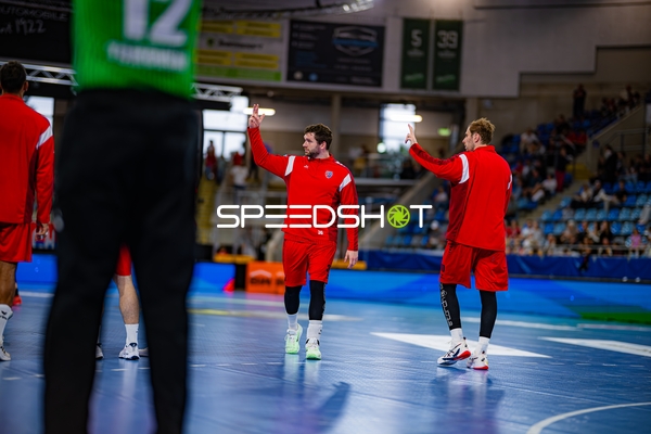 Jonathan Fischer (36; SG BBM Bietigheim) und Tom Wolf (10; SG BBM Bietigheim) positionieren sich