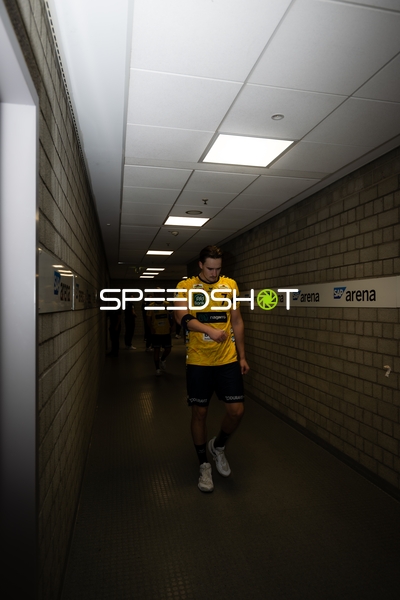 Robert Timmermeister (7; Rhein Neckar Löwen) läuft im Gang