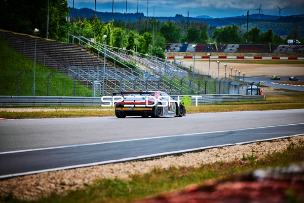 équipe vitesse GmbH (50): Arno Klasen, Eric Ullström, Lorenzo Rocco di Torrepadula, Michael Heimrich auf der Rennstrecke