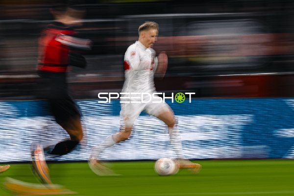 Spieler mit Ball in Aktion