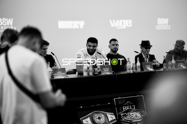 Ringside-Zone Face-Off Pressekonferenz
