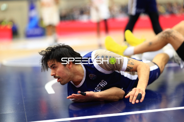 Erol Ersek (11; MLP Academics Heidelberg) am Boden