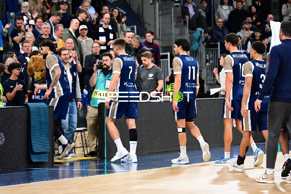 Spieler verlassen das Spielfeld