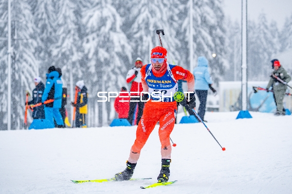 Biathlet {null_59} in Aktion