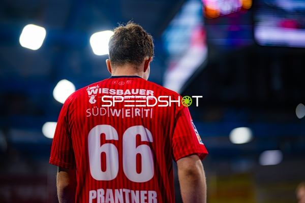 66; SG BBM Bietigheim auf dem Spielfeld