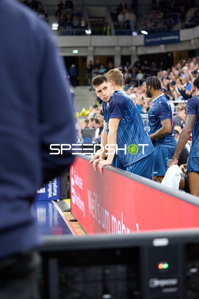 Dusan Neskovic (7; MLP Academics Heidelberg) am Spielfeldrand