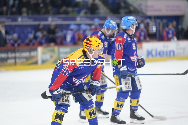 Tyler Morley (86; EHC Kloten) und Reto Schäppi (91; EHC Kloten) in Aktion