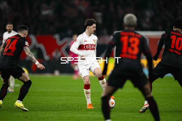 Spielszene mit Ballkontrolle