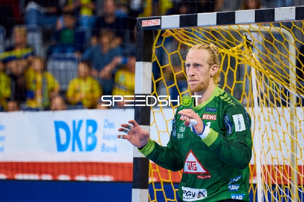 Torwart konzentriert sich auf bevorstehenden Angriff