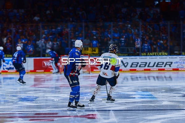 Adler Mannheim gegen Eisbären Berlin in Playoff-Spiel