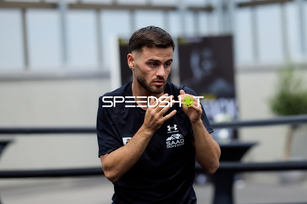 Ringside-Zone Face-Off