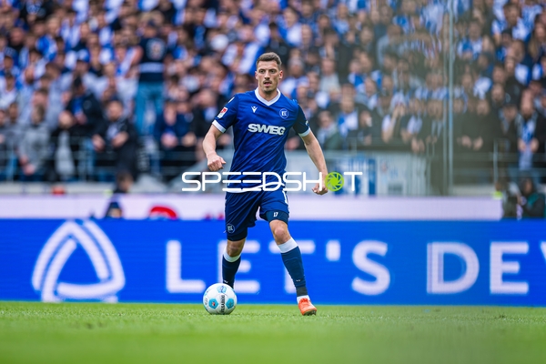 Ballführung Nicolai Rapp (17, Karlsruher SC)